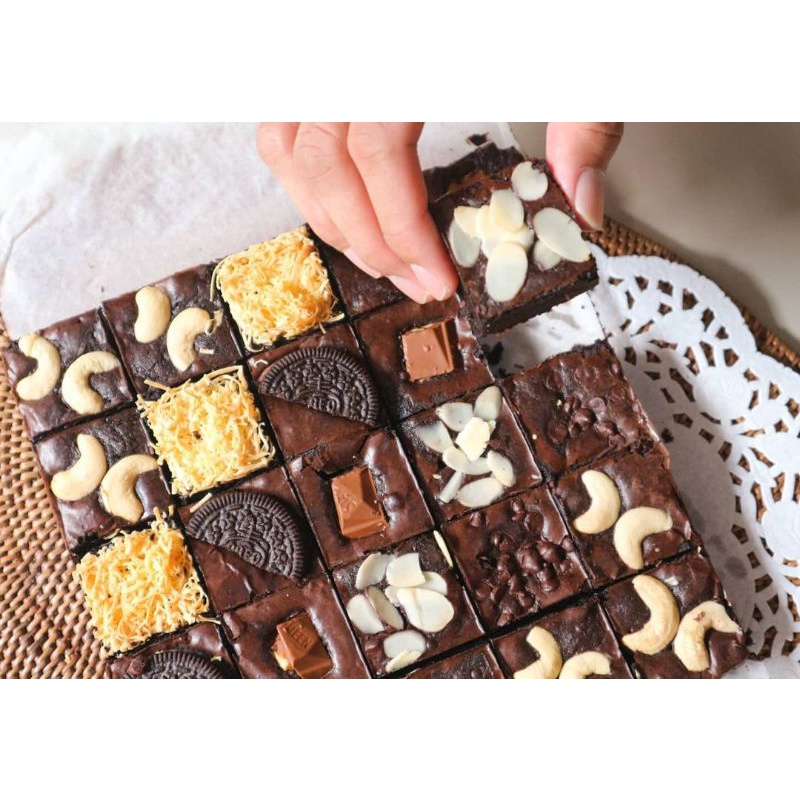 

Fudgy Brownies Dark Chocolate Skat/Brownies Cokelat Skat Panggang Karib Manis