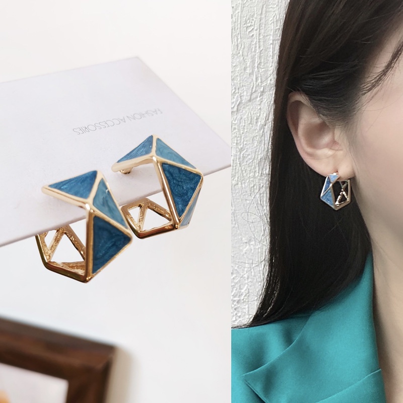 Anting Bentuk C Geometris Segitiga Tidak Teratur Warna Kontras Bahan silver needle