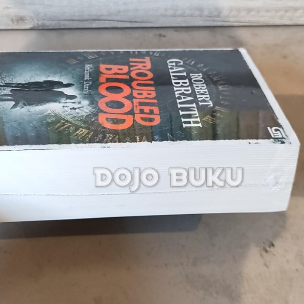 Kecamuk Darah (Troubled Blood) by Robert Galbraith