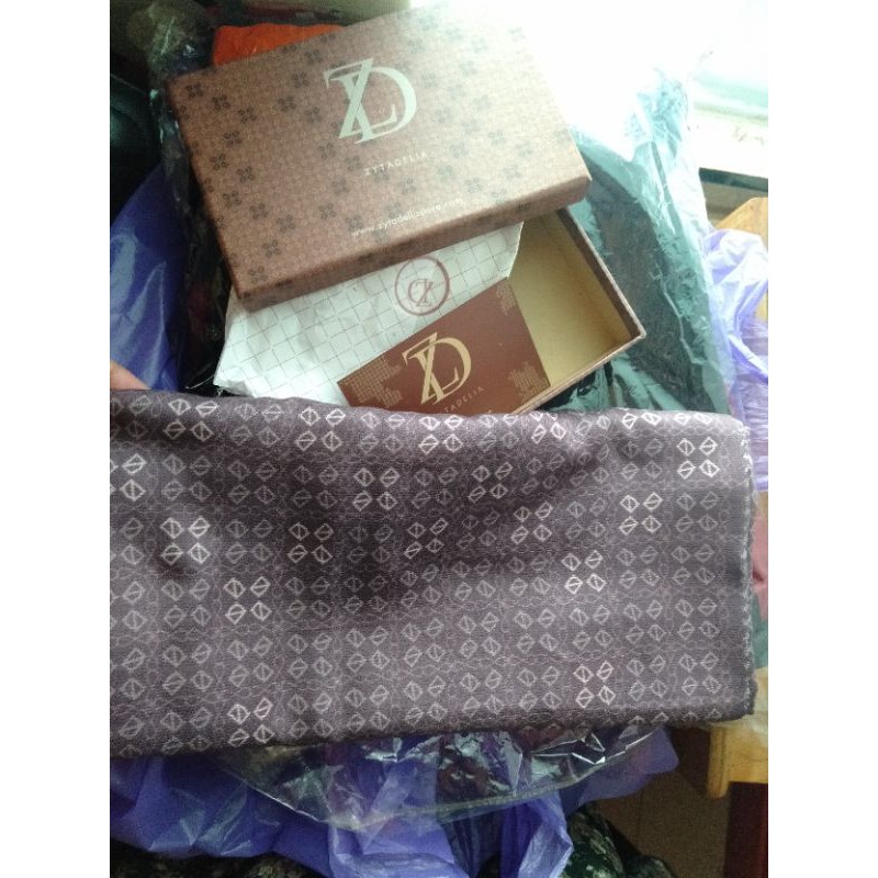 Preloved Hijab Zyta Delia