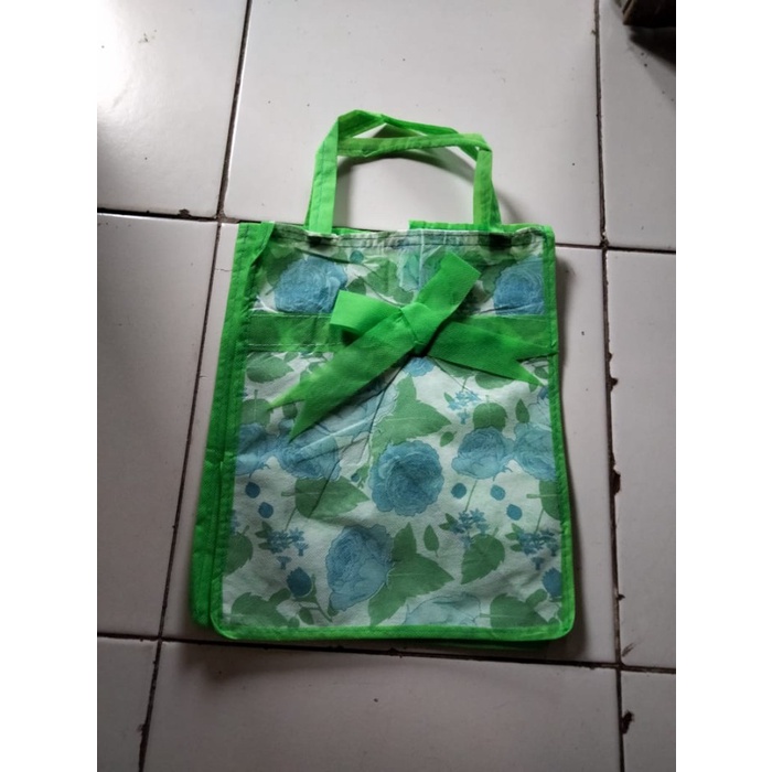 

NEW Tas berkat pita kotak snack kotak nasi 22 x 22 - Hijau