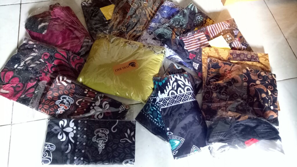 Atasan Batik Couple Terbaru Motif Tiganegri