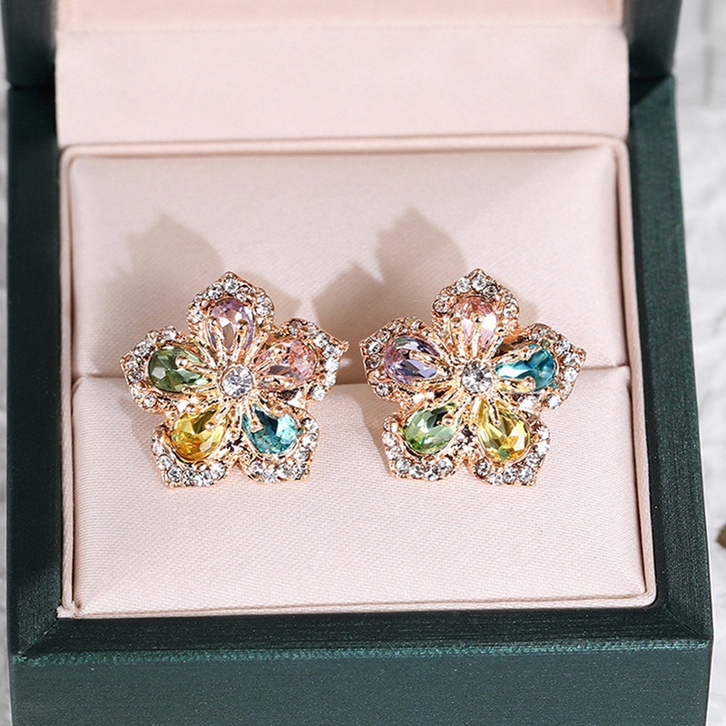 Anting Stud Kristal Zirkon Bentuk Bunga Kepingan Salju Natal Gaya Vintage Untuk Wanita