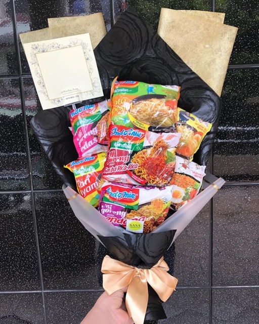 

Indomie buket / snack bouquet / Buket Snack / Buket Wisuda / Buket Coklat