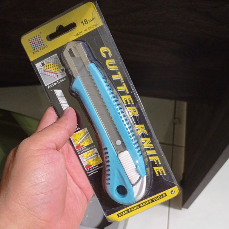 

Cutter Besar Kecil L-150 merk Xiao Fang Knife