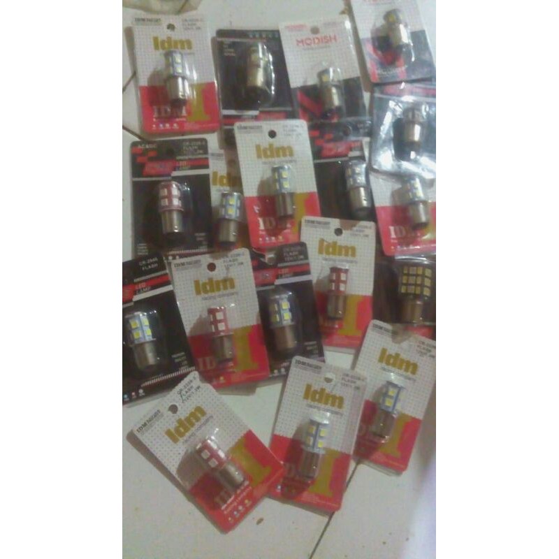 lampu rem belakang variasi kedip kedip warna merah