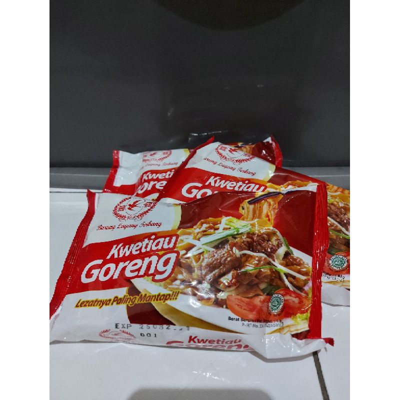 

Kwetiau Goreng cap Burung Layang Terbang