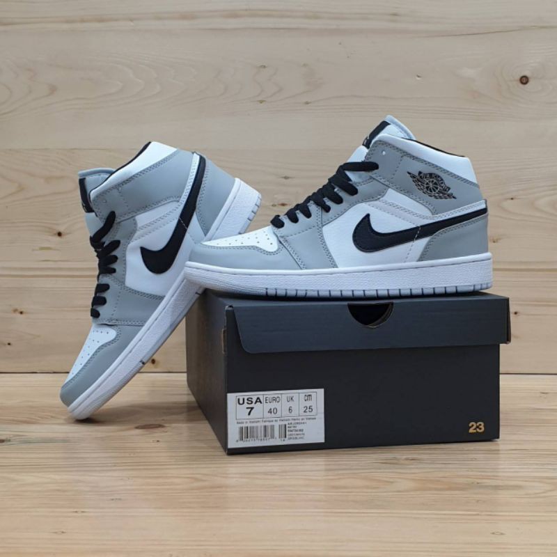 Nike Air Jordan 1 Light Smoke Grey