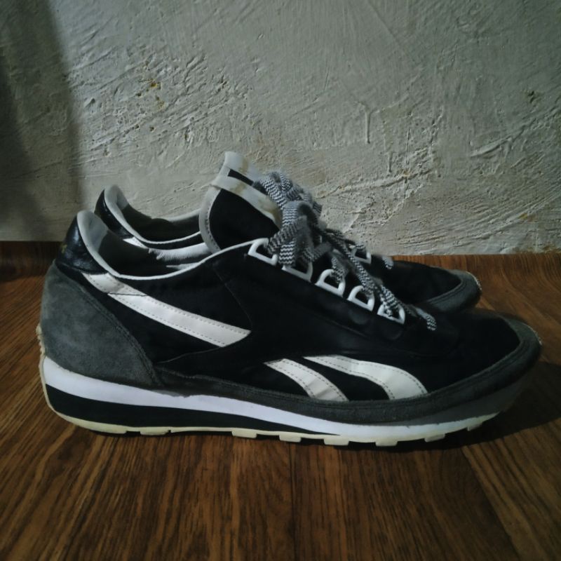 Sepatu Reebok Aztec Black White second