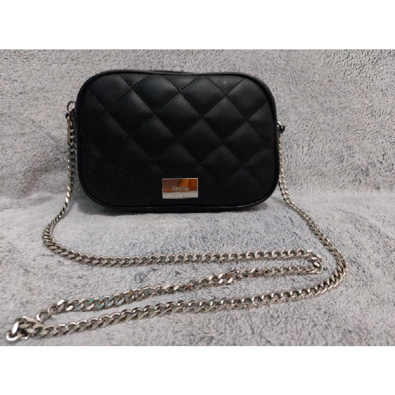 PRELOVED Sling Bag Zipper Bershka