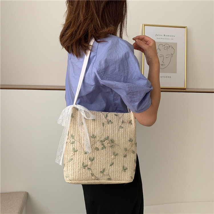 Drozenb Tas Tote Wanita Bahan Anyam Jerami Model Korea/Totebag Fashion Korea Bahan Anyaman Motif Bunga/Tas Anyaman Korea Motif Lace/Tas Pantai Korea