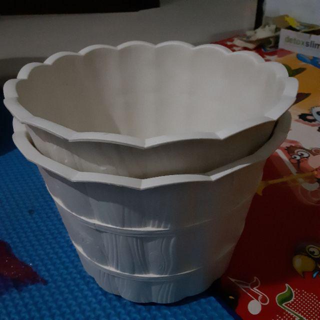 Pot Bunga Shallom Putih Motif Kayu 28cm