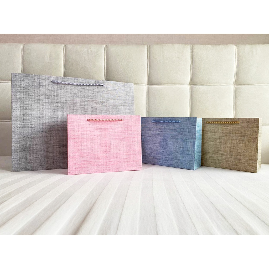 

Paper Bag motif Goni polos / Tas Kado / Tas Souvenir