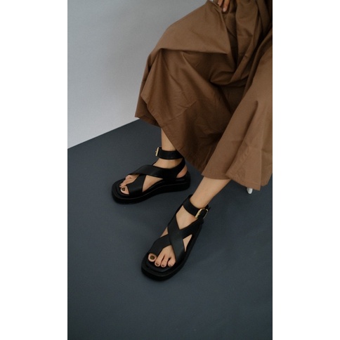 EASTMOUNTSIDE Watson black - Sandal Tali Wanita