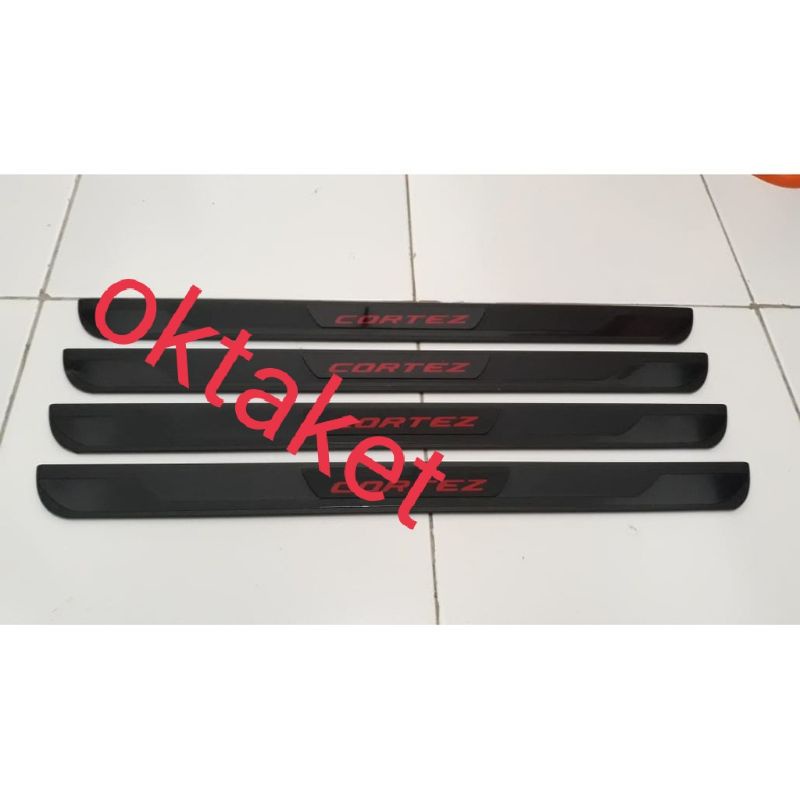 sillplate samping  Wuling Confero Hitam