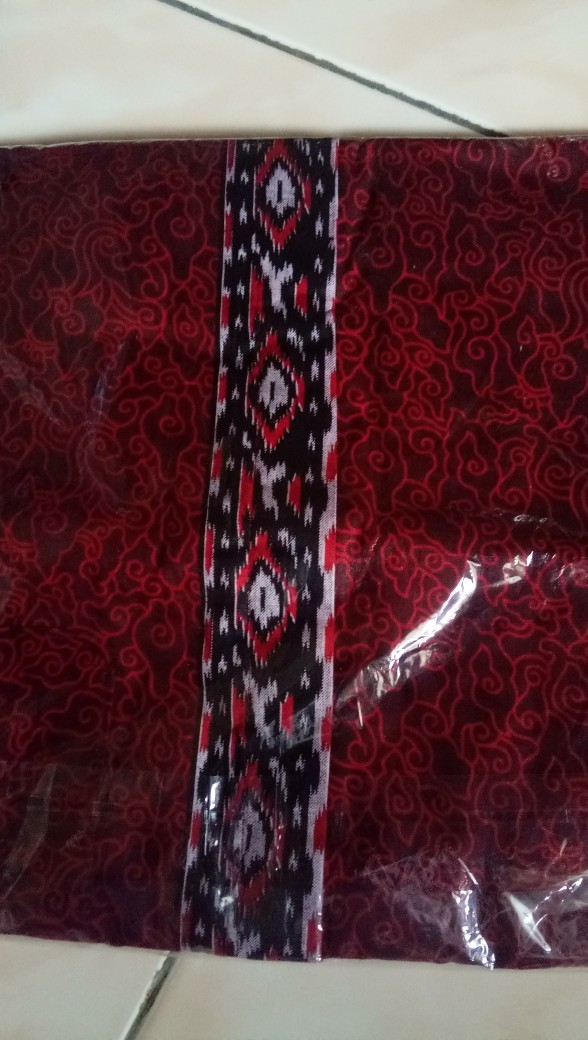 Kemeja Batik Mega Mendung Merah | Lengan Panjang | Atasan Pria Batik Modern