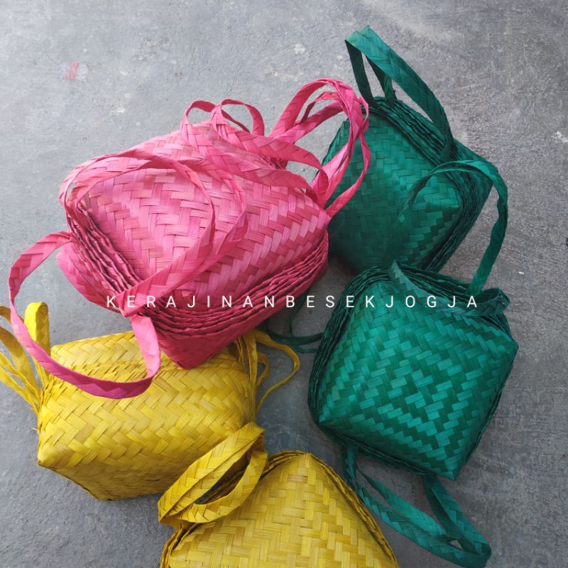 SEPASANG BESEK JINJING WARNA 18CM besek bambu tas besek anyaman besek