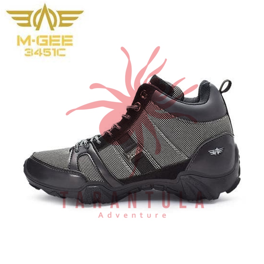 M Gee Sepatu Alaska