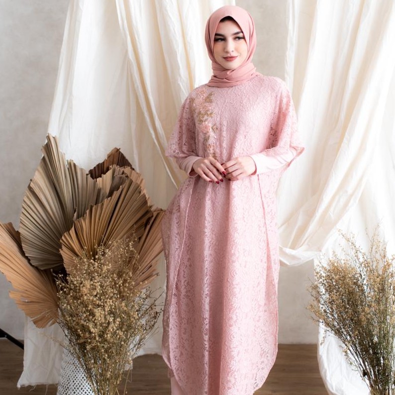 BLF Woman Anica Lace Kaftan