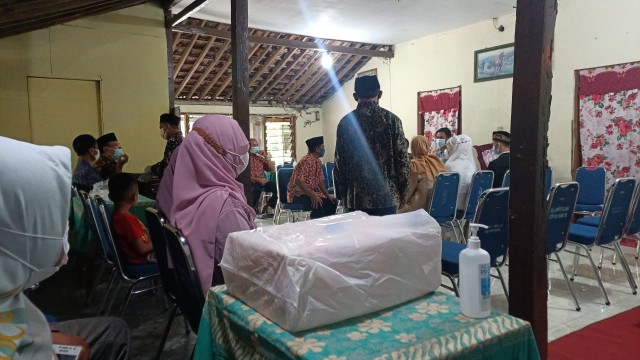 Batik Couple Keluarga Sania Ruffle Ori Ndoro Jowi Dnt Motif Rembulan Abu