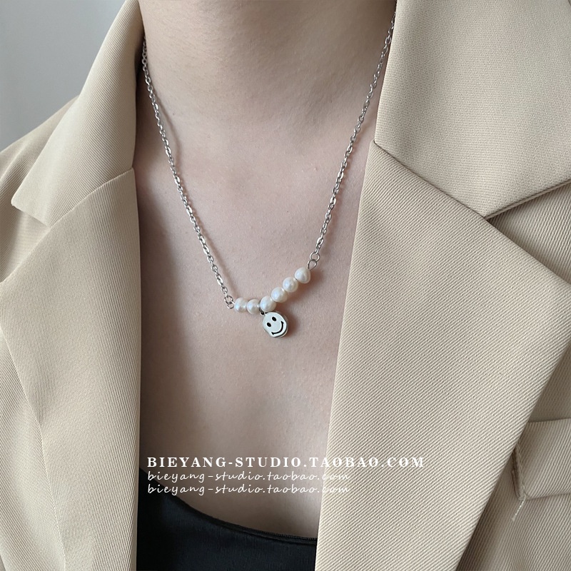 Elegan gaya Baroque mutiara kalung hollow wajah tersenyum chic trendi online influencer klavikula ra