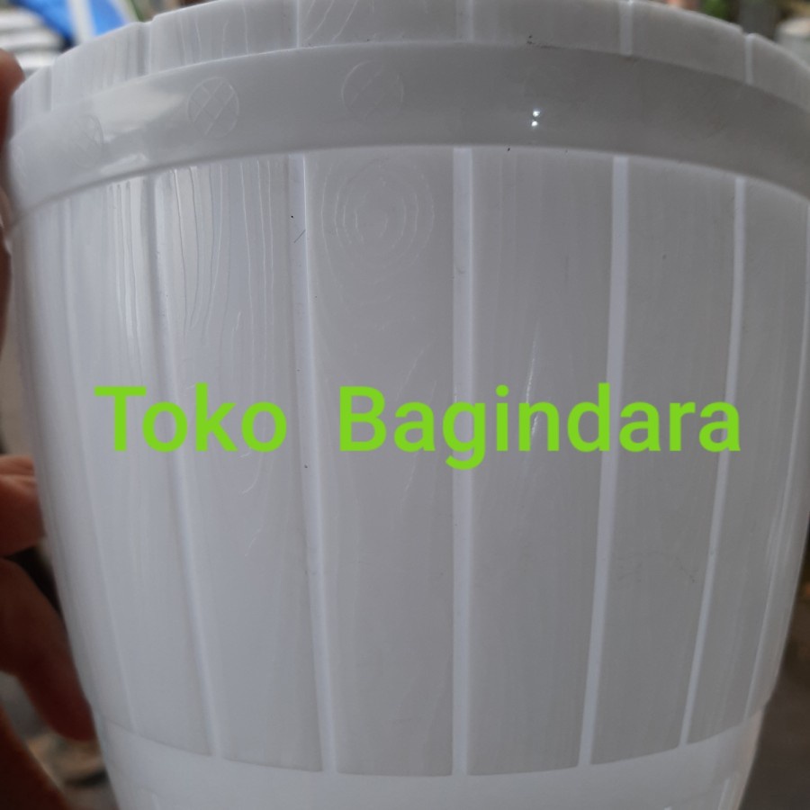 Pot Gentong plastik 18 Putih