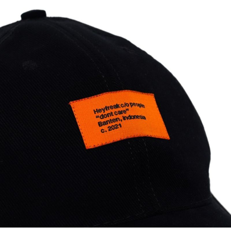 

CAPS LABEL LORENJI BLACK HEYFREAK