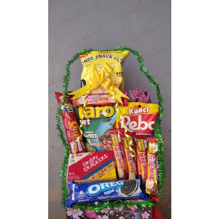 

Parcel Gift Hampers Snack + Hijab by Request