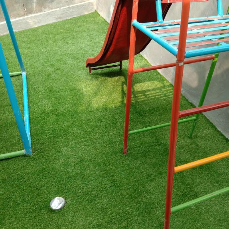 Karpet Alas Lantai dengan Bahan Sintetis dan Bentuk Rumput untuk