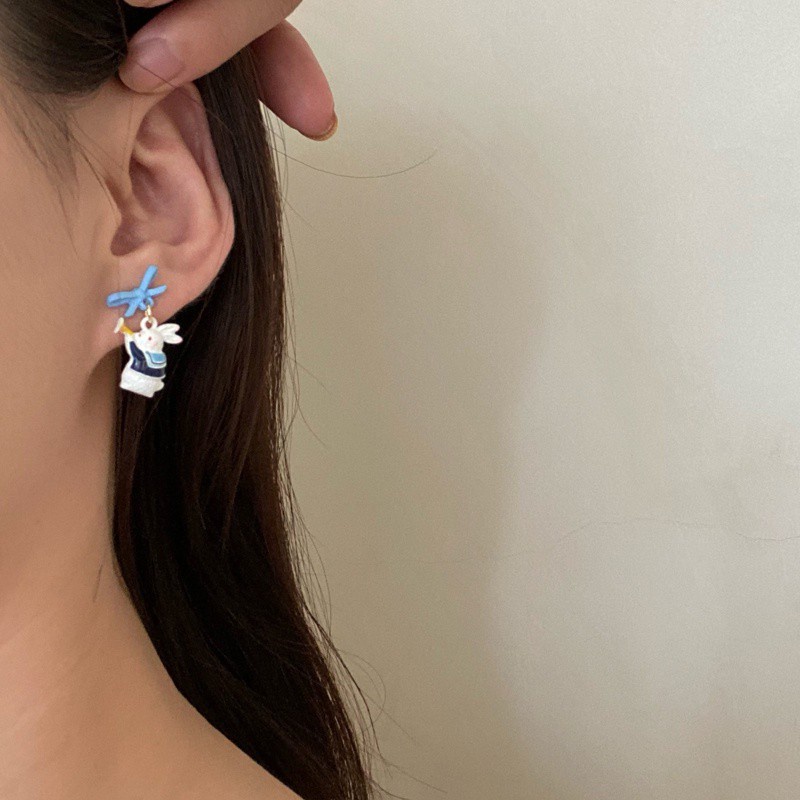 Anting Tusuk Asimetris Bahan Sterling Silver 925 Desain Kelinci Kreatif Untuk Wanita