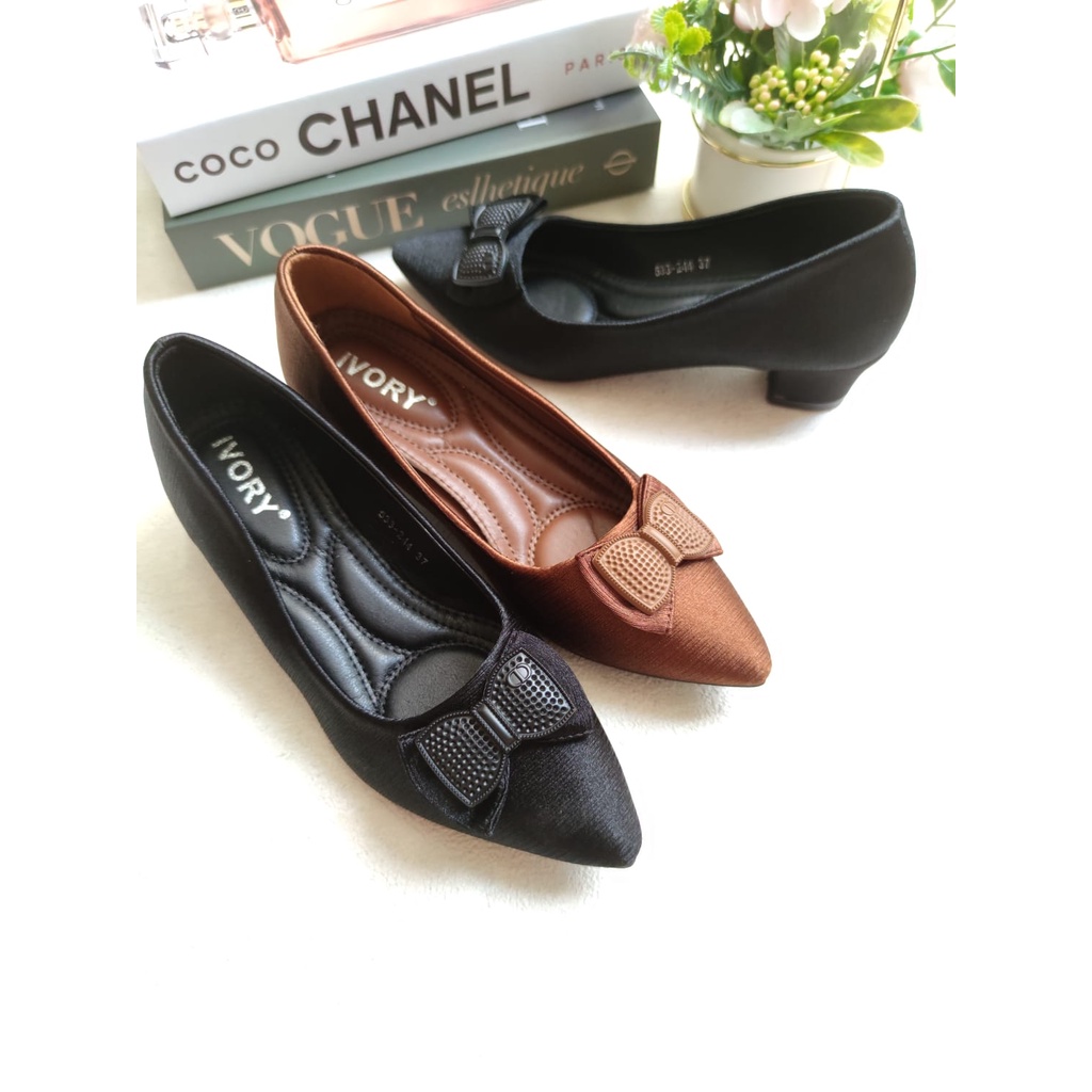 Ivory Sepatu Wanita Hak Pendek 4cm Kerja Satin 244 Hitam