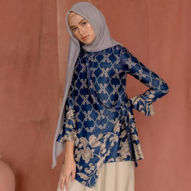 BLOUSE SUMBAWA in MOUNTAIN by. WEARING KLAMBY