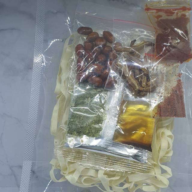 

Kwetiaw TomYum Instant + Kacang Teri