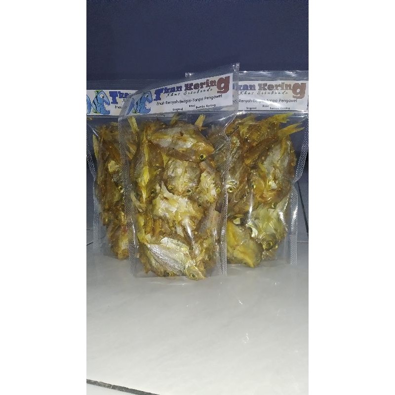 

Ikan Kering Bumbu Kuning Khas Situbondo / Ikan Asin Khas Situbondo / Ikan Tinggal Goreng