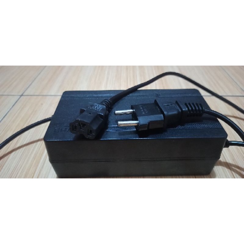 Carger sepeda listrik 48volt12ah Charger sepeda listrik 48volt12ah ada kipas charger selis