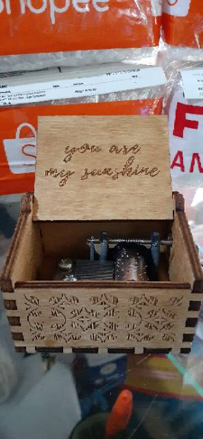 Kotak Musik You Are My Sunshine Music Box Ukiran Kayu Putar Manual