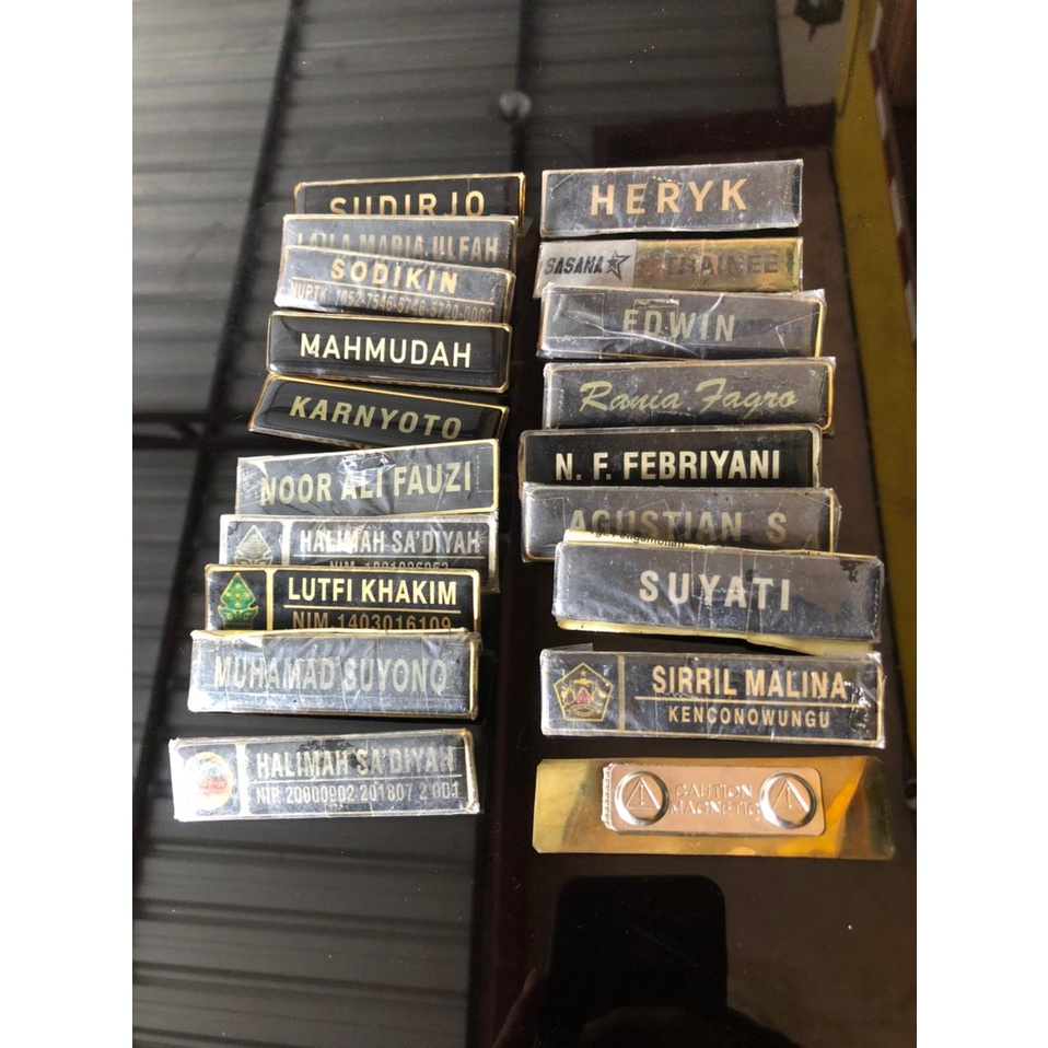 

Nametag / nama dada / name tag dada / name tag kuningan magnet / name tag stainless magnet