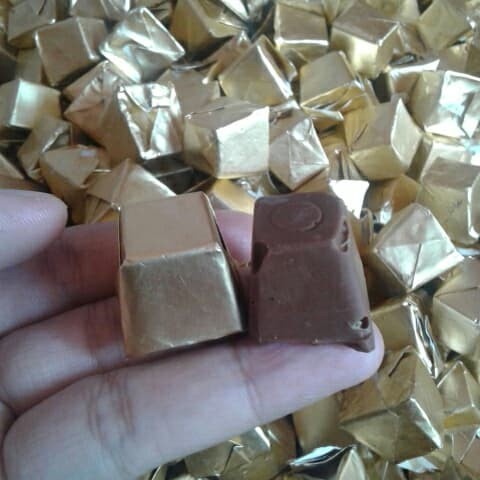 

Sf202V1S Coklat Piramid Mini Coklat Kemasan 1/2Kg Isi Sekitar 60-62Pcs Vxv2X01V