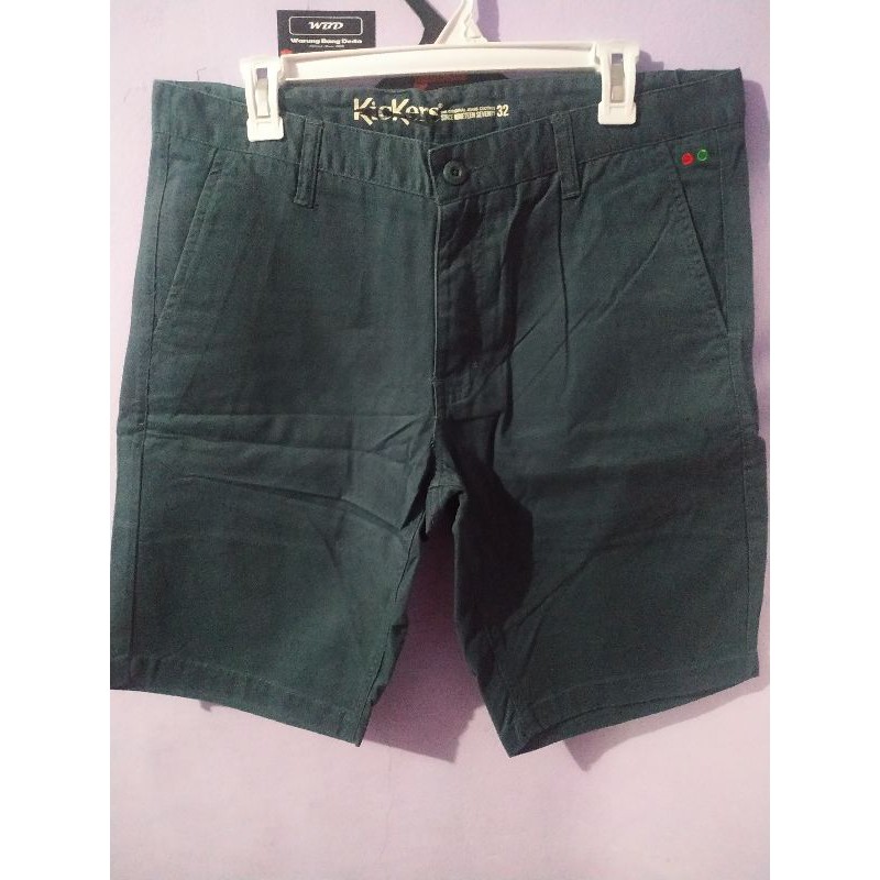 Celana Pendek Chinos Pria Kickers Warna Hijau Gelap Original