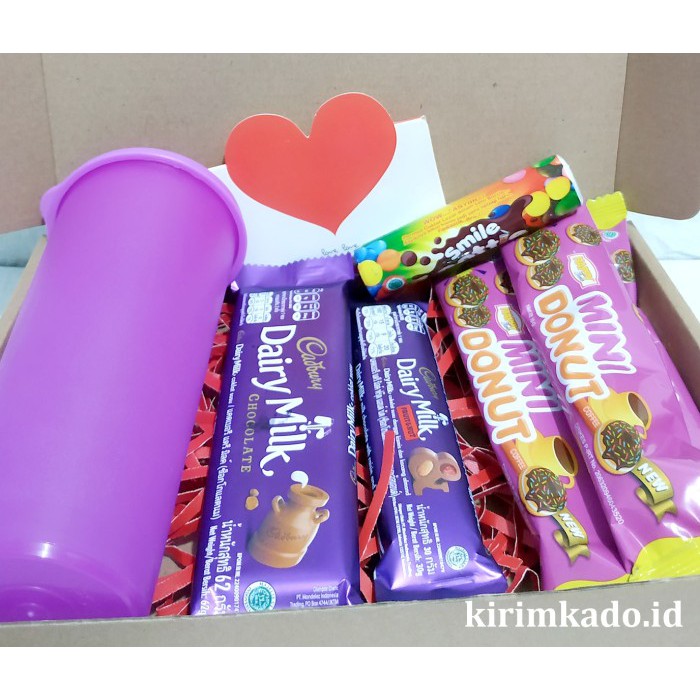 

KIRIMKADO.id- paket hampers hadiah valentine coklat cadbury + tempat minum .