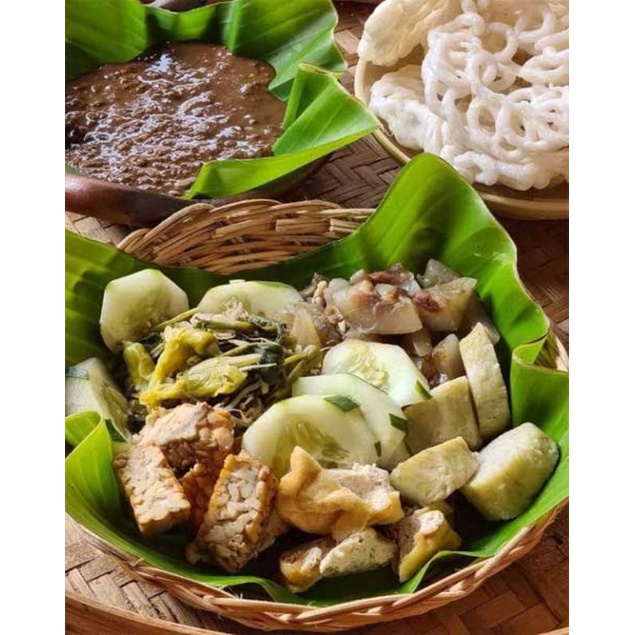

Rujak cingur,Tahu Lontong&Telur, Gorengan.