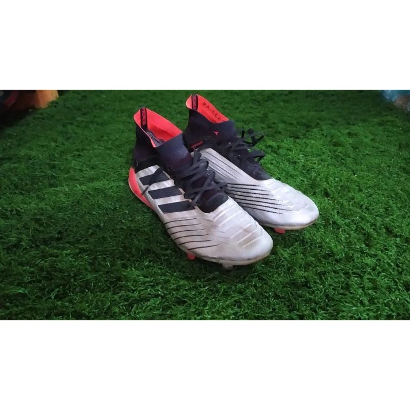 sepatu bola bekas adidas