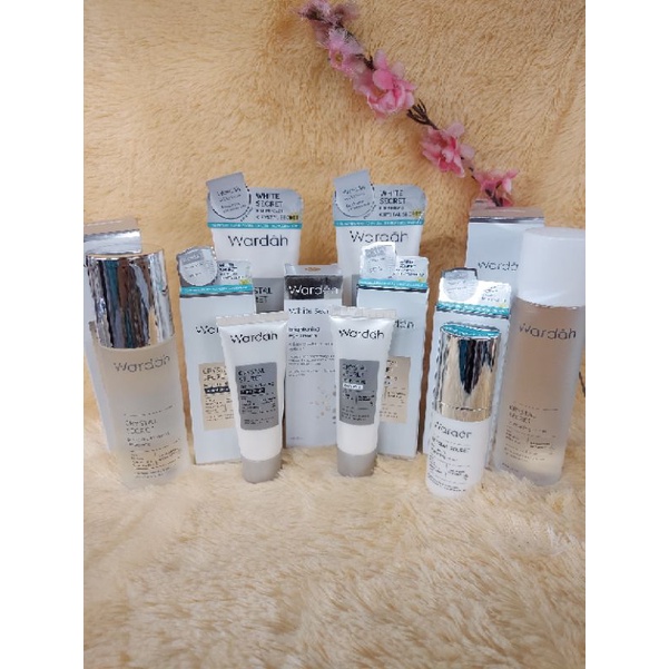 WARDAH PAKET WHITE SECRET ~ PAKET WARDAH WHITE SECRET ~ ORIGINAL 100% ~ best seller ~ ready stok ( Kemasan Baru)