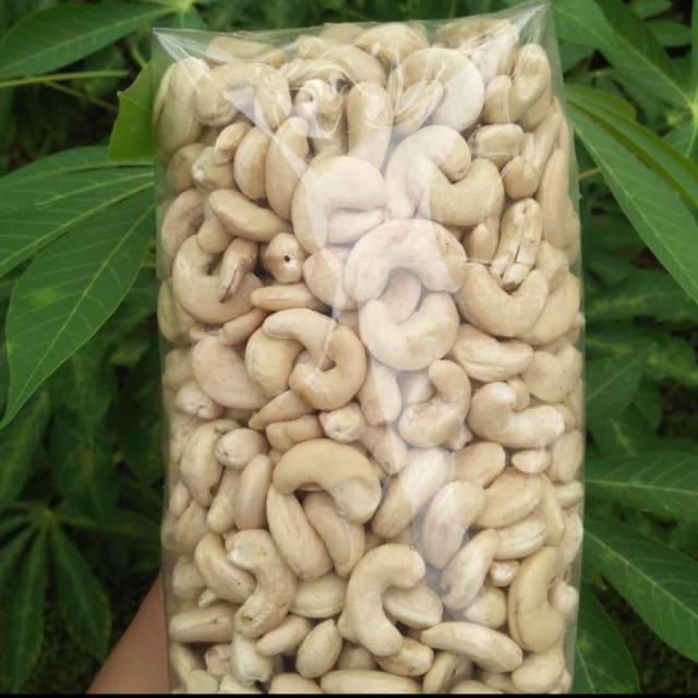 

Kacang Mete Mentah