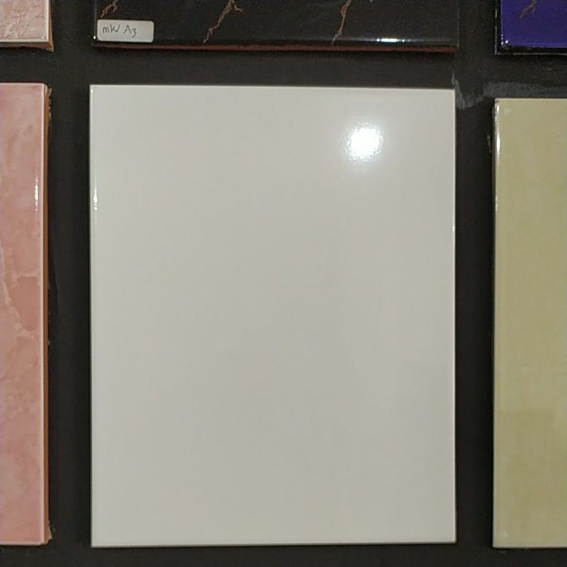 Keramik Dinding 20x25 Putih Polos Glossy / Keramik Kamar Mandi 20x25 Putih / Keramik Dinding Dapur