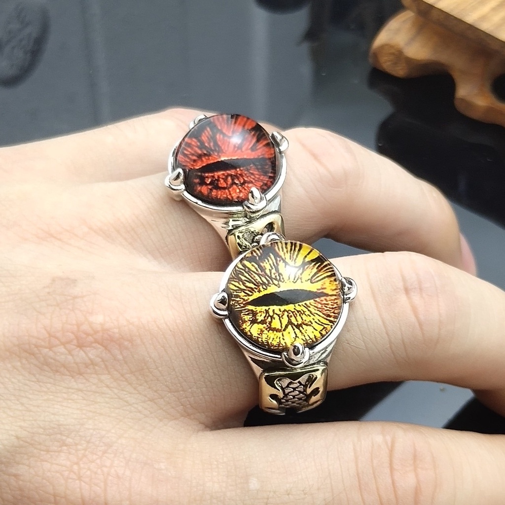 Cincin Model Terbuka Desain Mata Iblis Bahan Resin Warna Kuning Gaya Vintage Punk Gothic Untuk Pria