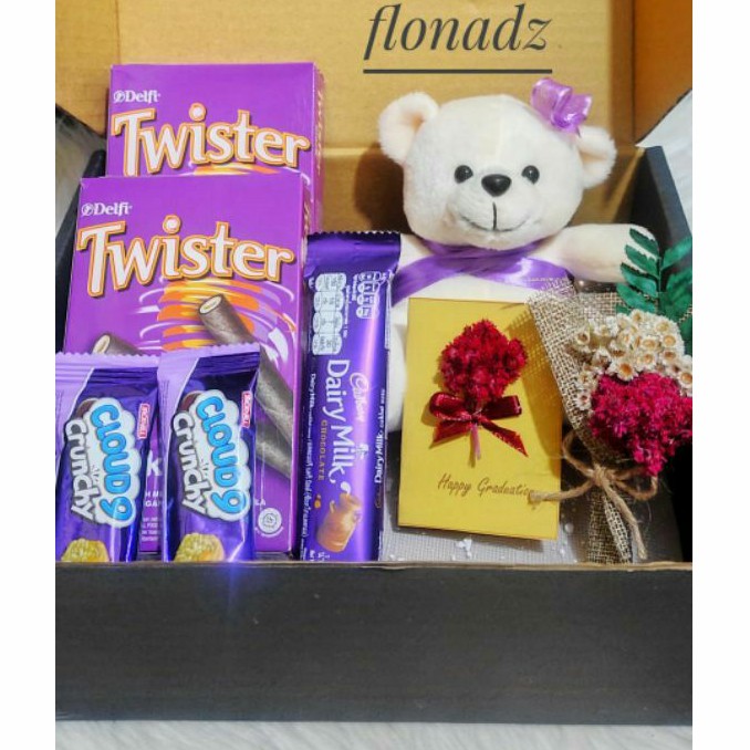 

PROMO! SNACK BOX WISUDA / SNACK BOX ULTAH / HAMPERS SNACK / KADO WISUDA / HAMPERS COKELAT / BONEKA