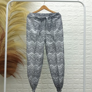 Jogger pant Aladin motif etnik liris putih material Jogger pant Aladin motif etnik liris putih material