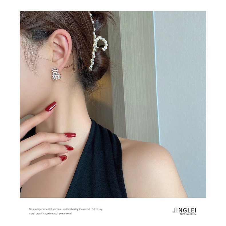 Anting Stud Desain Tulisan Aksen Berlian Imitasi Bahan 925 Silver Needle Gaya Korea Untuk Wanita