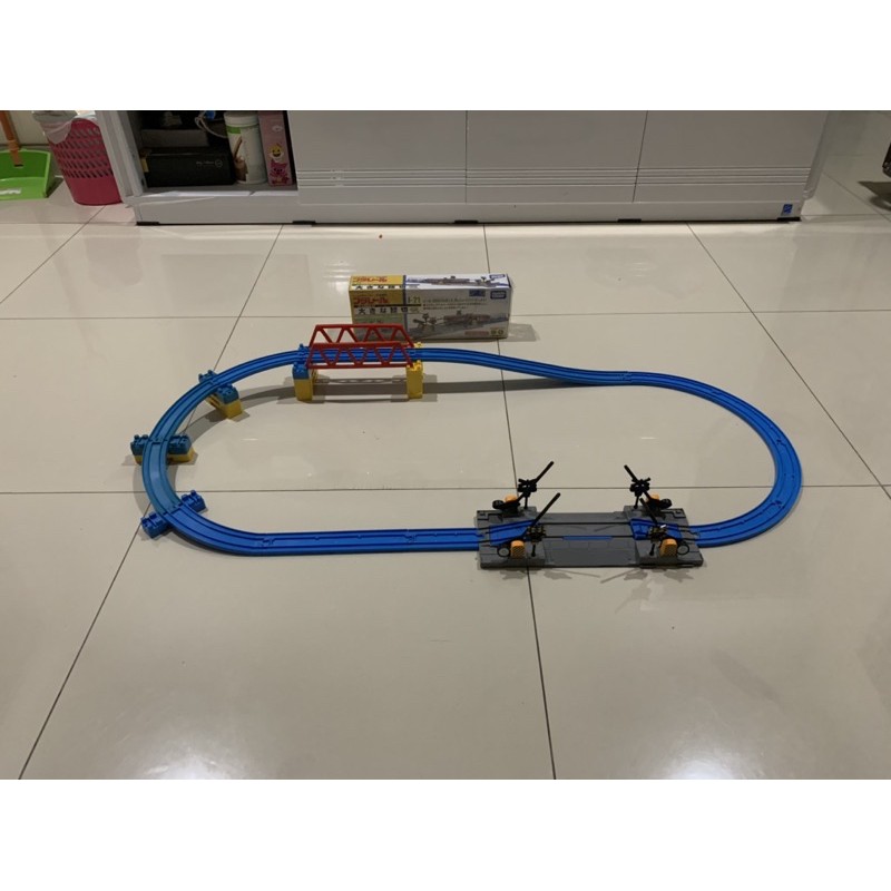takara tomy plarail basic set iron bridge dan J-21 big railway crossing used